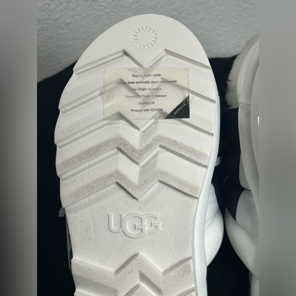 UGG Maxi Slide Logo Shoes / Slides / Platforms - White & Black - Women’s Size 7 - Picture 10 of 14